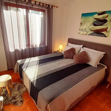 With Parking Space - 20673 Pula