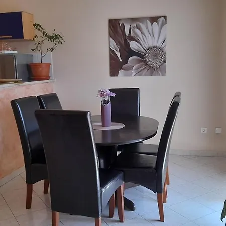 Apartman With Parking Space - 20673 *