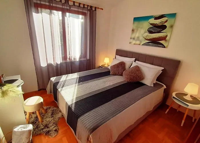 With Parking Space - 20673 Pula